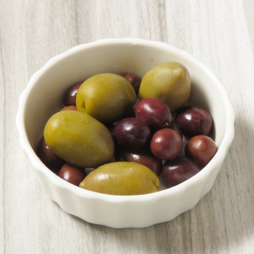 Assortment of two types of Italian olives