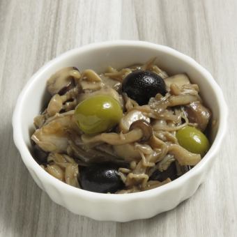 4 kinds of mushrooms marinated in olive oil