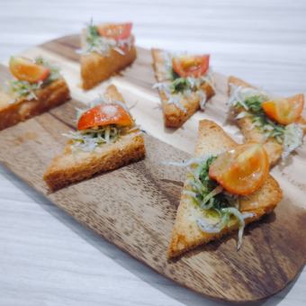 Baked bruschetta with whitebait pesto