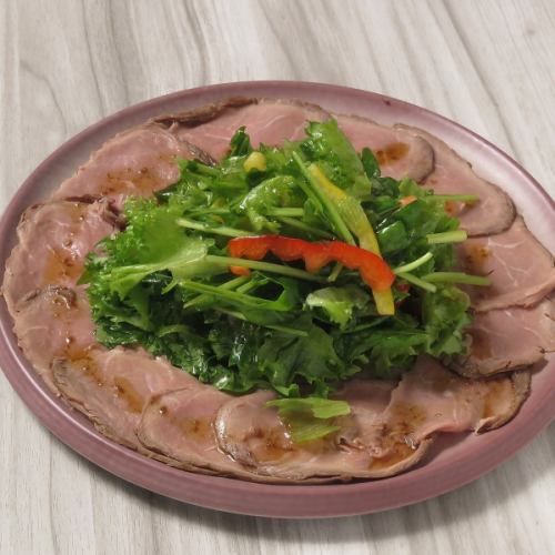 Cold roast beef and arugula salad