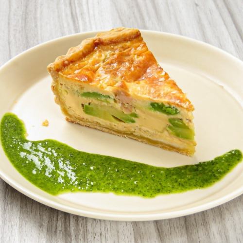 Avocado and smoked salmon quiche