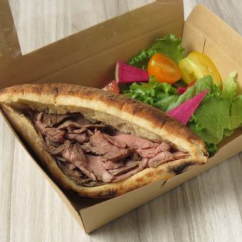 Roast beef pocket bread lunch