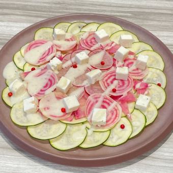 フェタチーズと野菜のカルパッチョ