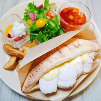 ◆Charcoal-grilled chicken pocket bread / ◆Spanish Jamón Serrano pocket bread