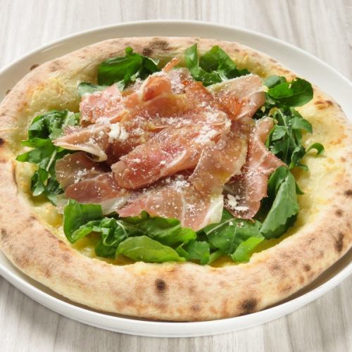 Prosciutto and arugula / 4 kinds of cheese