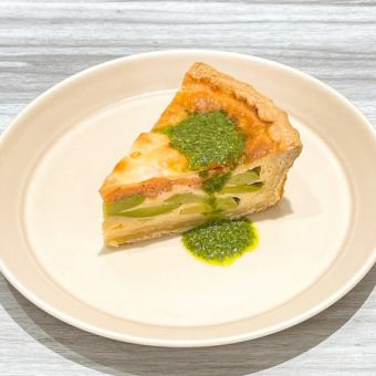 Avocado and smoked salmon quiche / Seasonal quiche