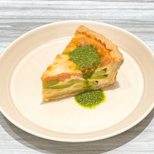 Avocado and smoked salmon quiche / Seasonal quiche