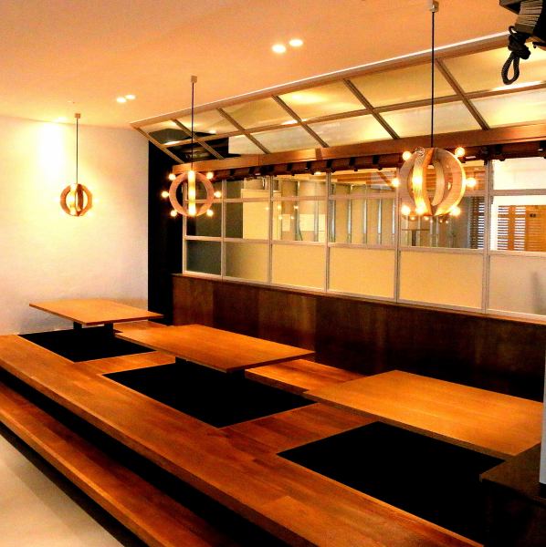 The very popular horigotatsu seats.It's perfect for when you're having a meal with 3 families.When 16 or more people use the room, it transforms into a private room with sunken kotatsu!We can accommodate not only lunch parties but also dinners.