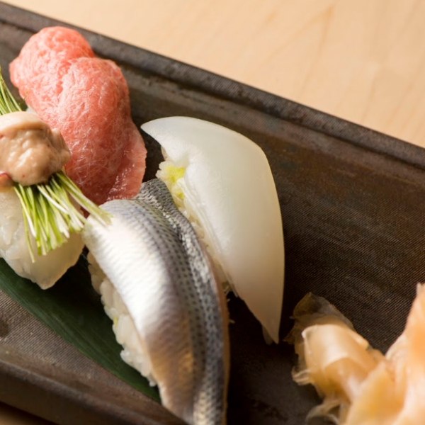 Tsukushi壽司使用築地每天都有的新鮮海鮮。請享受根據季節換衣服的日本特色菜。