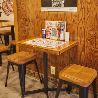 オープンタイプのテーブル席は2名様～最大40名様でのご利用が可能です。