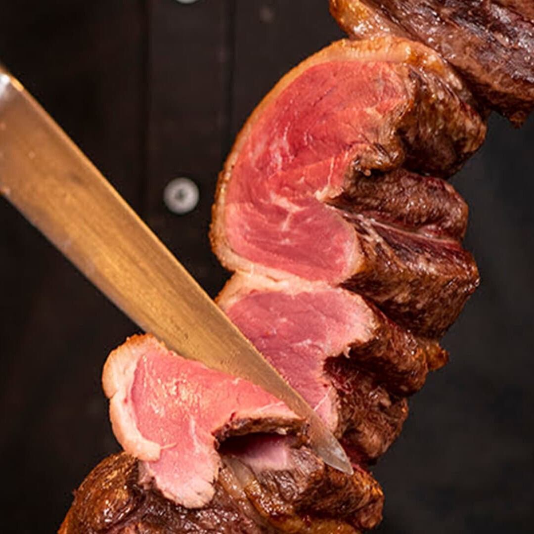 You can enjoy all-you-can-eat juicy churrasco to your heart's content.
