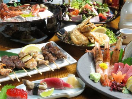 In the banquet course, you can enjoy honmaru sushi, stew, grilled skewers, and hot pot.Even one person can make a reservation for the evening drink set!