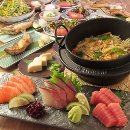 お造り盛り合わせ、大トロイワシ1本焼きなど、飲み放題付き全7品 5000円(税込)コース
