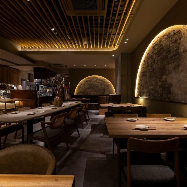 【栄・宴会】最大40名様OK！宴会に最適のくつろぎ空間。当店は数あるパターンのお席をご用意しております。送別会、歓迎会、くつろぎ空間の個室や少人数のプライベート空間もございます。雰囲気を楽しみながら各種取り揃えた酒と本格料理をお愉しみください。