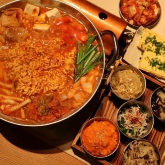 宴会★チゲ鍋と麺のコラボが最高♪飲み放題120分付★韓国プデチゲコース4500円