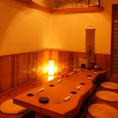 A private room seat full of Japanese emotion feels the warmth of the tree.You can relax relaxedly by digging and relaxing feet.You can use up to 20 people.You can use it for various scenes such as various banquets, lunch party, alumni association, welcome reception party.It is recommended to book earlier.