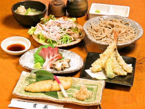 [適合各種宴會]每月更換的時令食材。正宗日本料理套餐，含2小時無限暢飲，8道菜4,000日圓起。