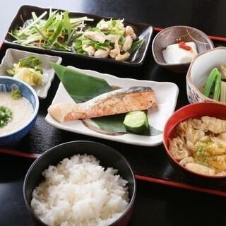毎日メニューが変わる！ランチ1,300円