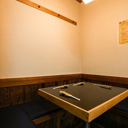 【貸切も対応可能◎】18名様～25名様まで貸切対応致します。お気軽にご相談くださいませ！！最大14名様までご利用いただける掘りこたつ席もご用意しております。会社のお集まりや各種ご宴会など、様々なシーンでご利用ください！ 