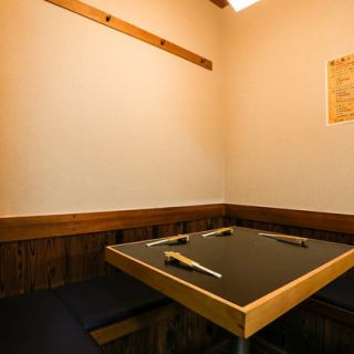 【テーブル席ございます】3名様でご利用頂けるテーブル席がございます。