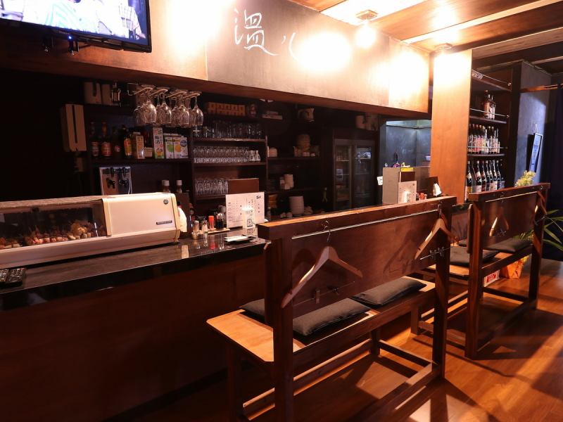 [Counter] A 5-minute walk from Takashiro Station, open the door and you will be greeted by a space with an adult atmosphere.Please feel free to visit us alone.