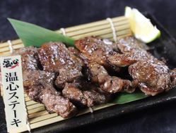 [Popular menu] Charcoal-grilled! Warm steak ★