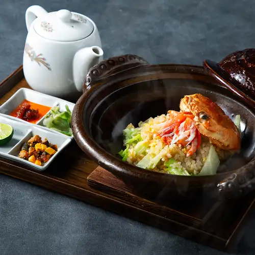 ブルー名物！ズワイ蟹とレタスのチャーハン