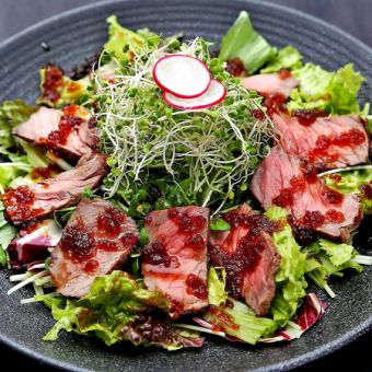 Roast beef and sprout salad