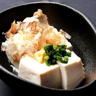 Cold tofu to eat with condiments