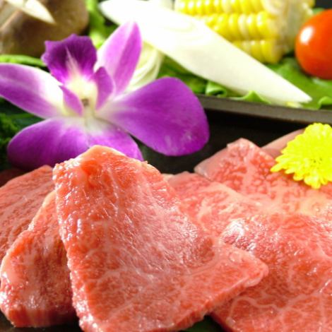 [Kobe beef special loin 2,508 yen (tax included)] Carefully selected highest quality marbled meat that melts in your mouth! Kobe beef ribs 1,078 yen (tax included)