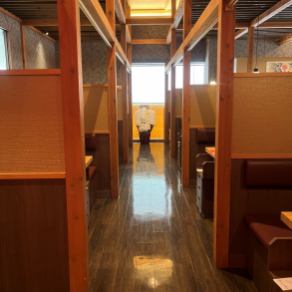 衛生面にも力を入れている当店では、しっかり仕切りで区切られたお席も多数完備。【かがわ安心飲食店認定制度】の認証店でもあり、お客様が安心してお食事をお楽しみいただけるよう、日々取り組んでいます。ぜひ当店で楽しいお食事のひとときを！