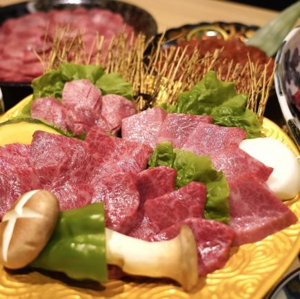 【闪耀京屋套餐】(仅限食物)包含匠人里脊、匠人排骨、牛骨等12道菜,价格为6000日元(含税)