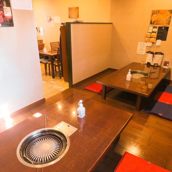 The spacious tatami room seats up to 12 people! Great for family meals and small group yakiniku banquets.