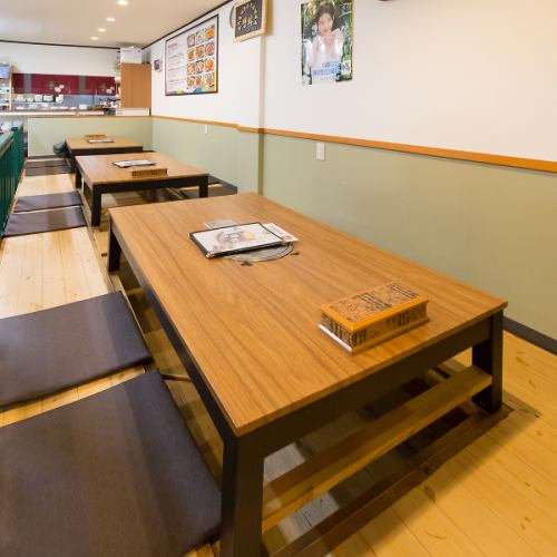 <p>■Horigotatsu seats that can accommodate up to 4 to 5 people per table ♪ Can be combined to accommodate up to 15 people ☆ Reservations for the banquet course allow you to enjoy your banquet at a discount, so we recommend it. !We also accommodate sudden banquets and groups! You can enjoy your meal in a relaxed atmosphere, and we also have many table seats available! [Tsuruhashi Korean Cuisine]</p>