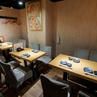 テーブル席は4名様卓が3つございます。