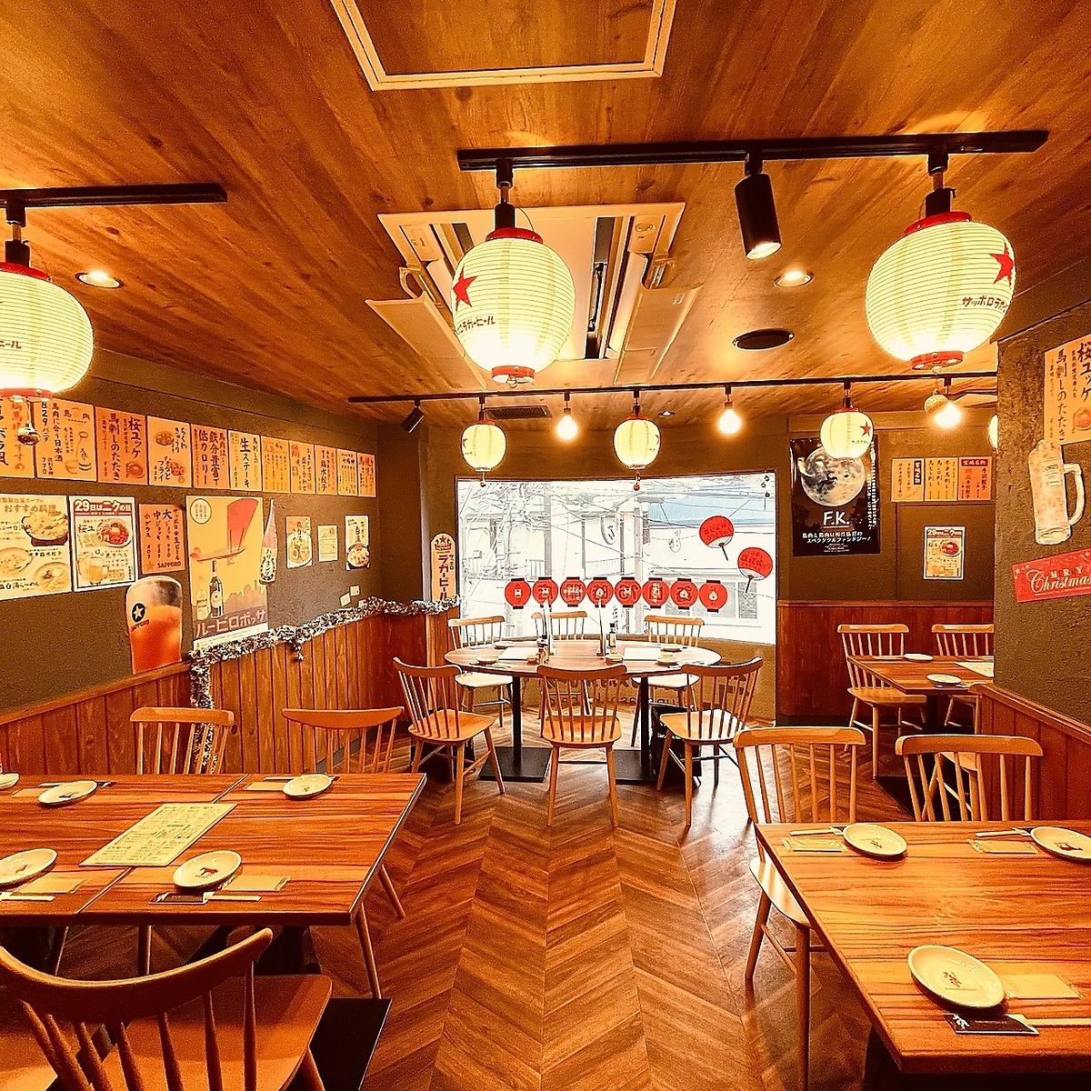 The calm space with wood grain is perfect for a casual date♪