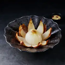 【柴火烤蔬菜】整颗洋葱在炭火上烤制