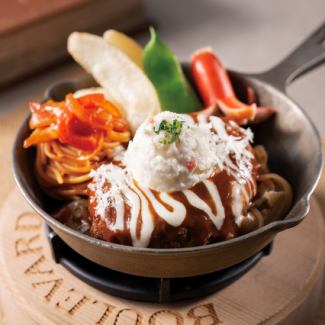 【可选主菜】炖汉堡牛排配那不勒斯意面、半釉汁或奶油芝士酱