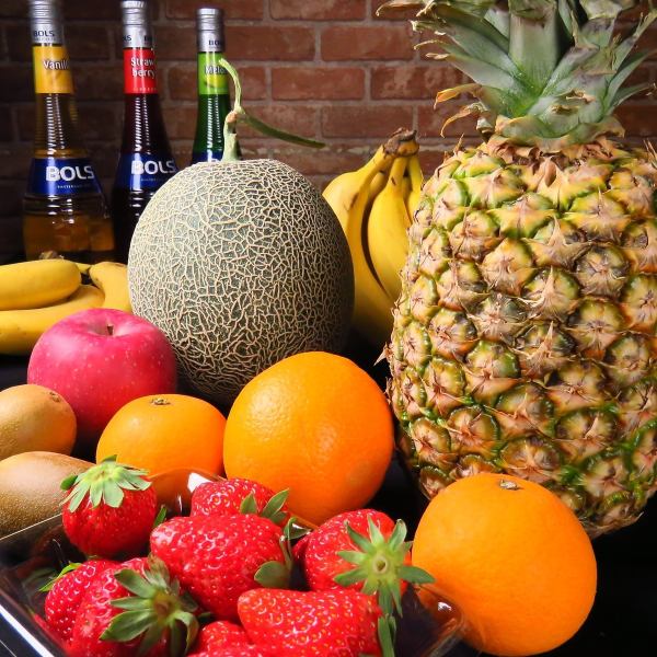 使用时令水果制成的“水果鸡尾酒”和“无酒精水果鸡尾酒”无限畅饮！