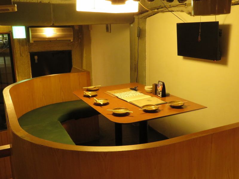 The second floor seats are fully equipped with a monitor! It is a space to settle down at at home ♪