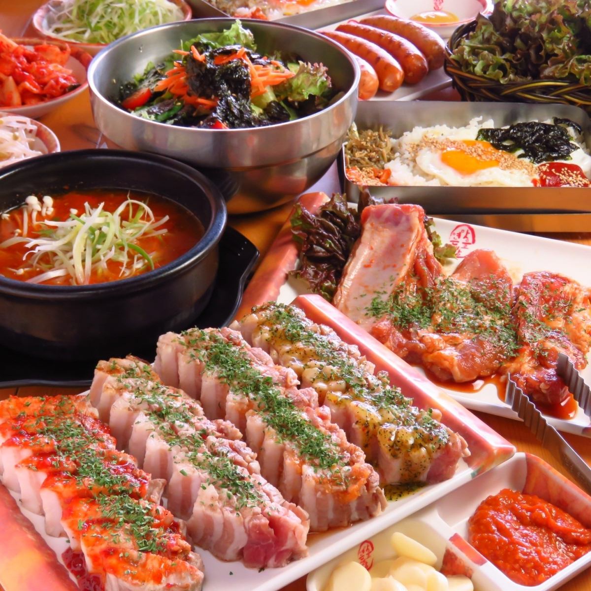 学生必去之地!只需4000日元(含税)即可享用豪华自助餐和饮料!