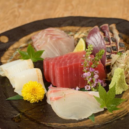 Choji's fresh sashimi assortment (1 serving) *Minimum 2 servings