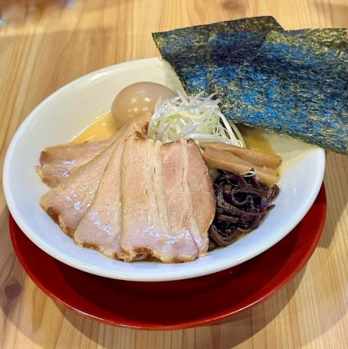 贅沢うずら辛味みそ豚骨