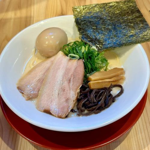 【拘りのとんこつを★】熟成とんこつラーメン(白・黒・辛みそ)