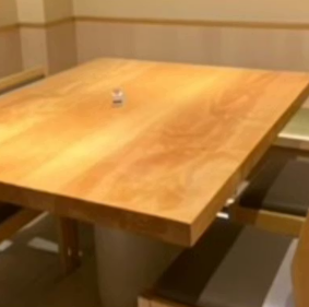 落ち着いた雰囲気の店内は、大切な方とのお食事や接待、記念日など、特別なひとときを過ごすのにぴったりです。