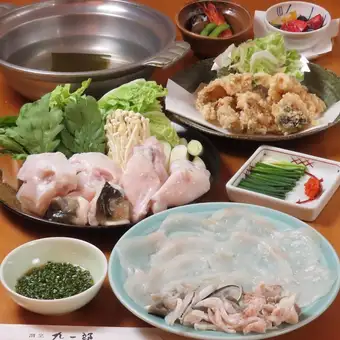 <Reservations Required> Farmed Fugu Course: 6 dishes including small appetizers, fugu sashimi, and fried fugu. 15,400 yen (tax included)