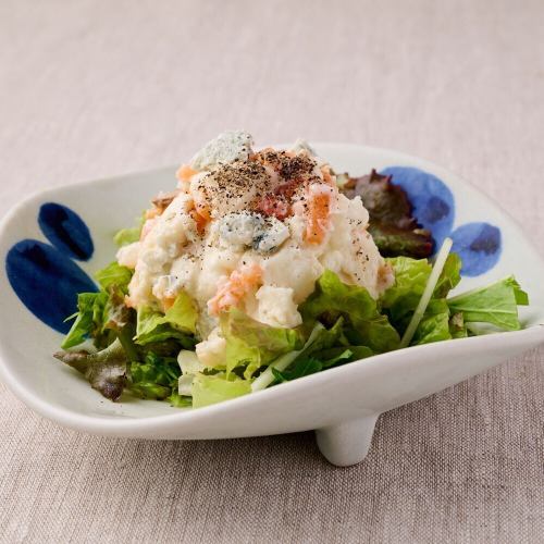 Gorgonzola and smoked salmon potato salad