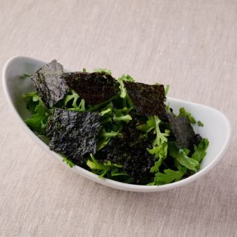 Shungiku and salted kelp salad