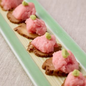 Fatty tuna with smoked daikon radish