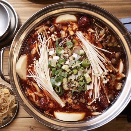 麻辣火鍋スープのタッカンマリ食べ放題4,400円　 2時間制（LO:90分後）